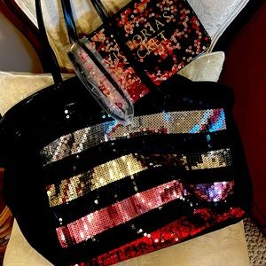 Victoria’s Secret tote bag with matching cosmetic bag